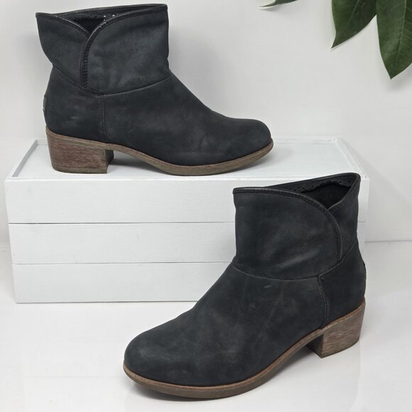 Uggs Womens 7 Ankle Boots Booties Black Leather Stacked Heel Pull Ons Darling - Picture 1 of 10